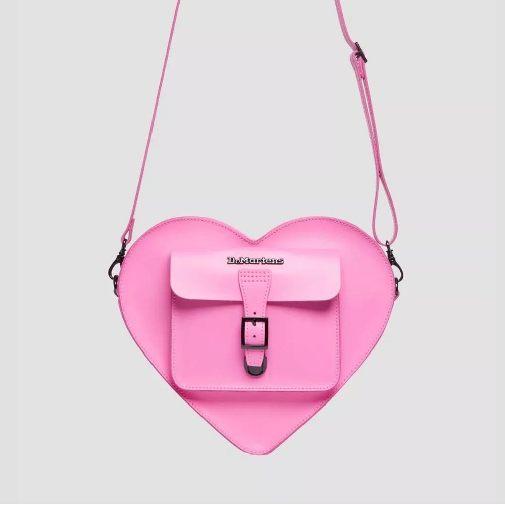Dr. Martens Heart Backpack Pink.🩷 🎒